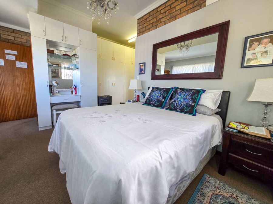 5 Bedroom Property for Sale in Stilbaai Wes Western Cape